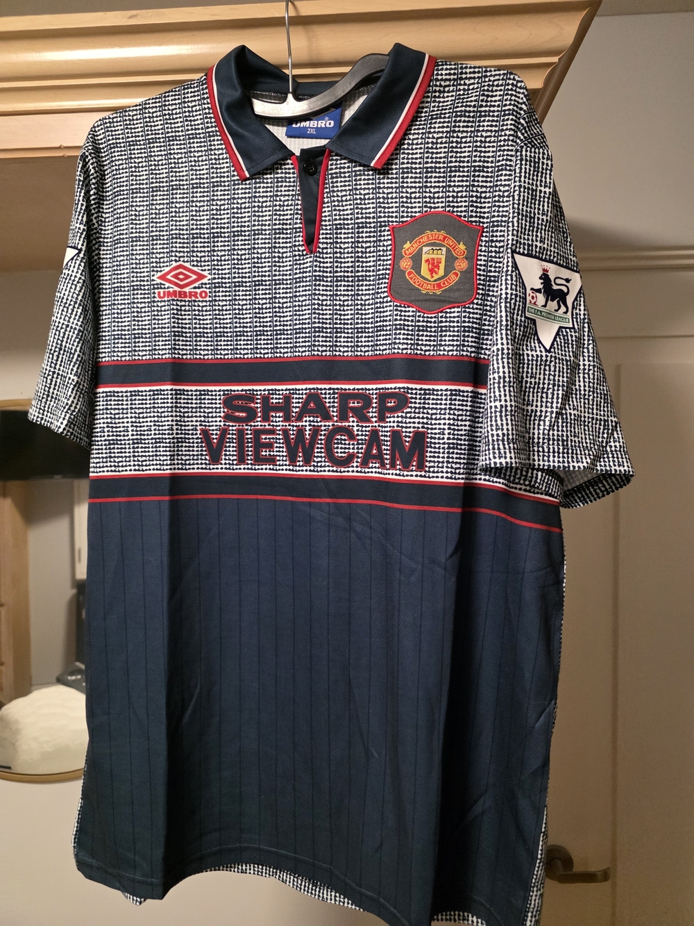 Umbro Manchester United Navy & White Retro Football Shirt - 95/96 Away Kit